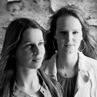 po Portretfotografie Eline en Susan door Paul Bekkers Fotografie Tilburg - Paul Bekkers fotografie